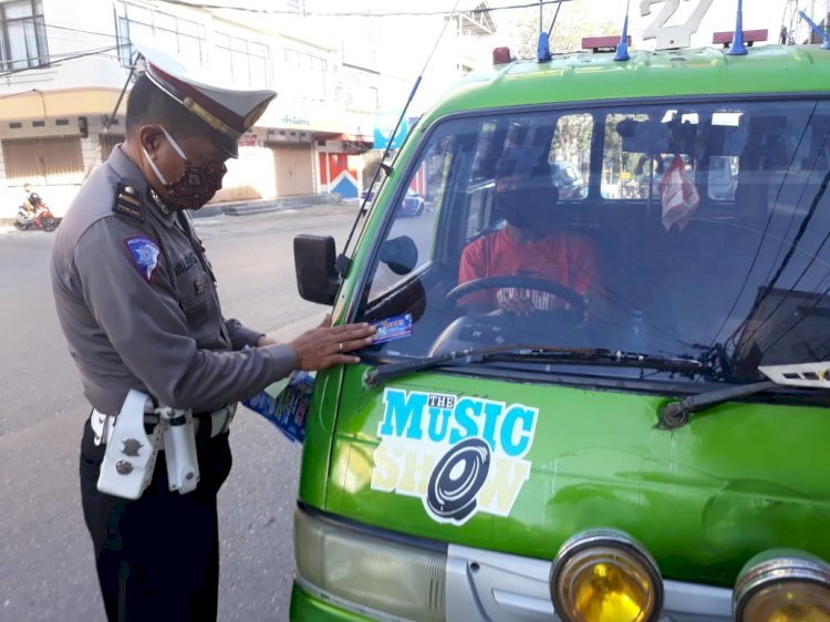 Lantas  HIMBAUAN PENCEGAHAN COVID-19 DAN PEMBAGIAN BROSUR DILARANG MUDIK OLEH SATLANTAS POLRES KUPANG KOTA