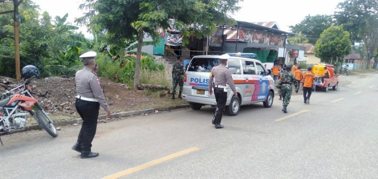 Sinegritas TNI - Polri Gandeng BPBD Lakukan Penyemprotan Disinfektan