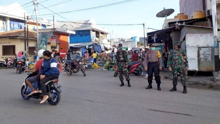 atgas Aman Nusa II Polres Belu Bersama Gugus Tugas Covid-19 Tertibkan Penggunaan Masker dan Tempat Jualan