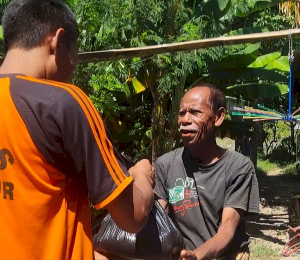 Aipda Putu Yarmika Sisipkan Gaji, Bantu Warga di Tengah Pademi Covid-19