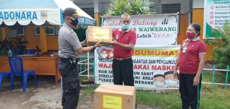 Kapolda NTT Beri Bantuan APD kepada Tenaga Medis Puskesmas Waiwerang Flotim