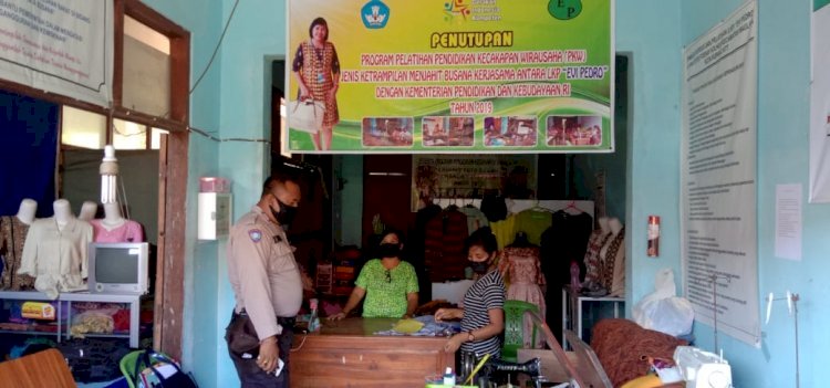 Bhabinkamtibmas Kelurahan Imbau Pemilik Usaha Sediakan Tempat Cuci Tangan