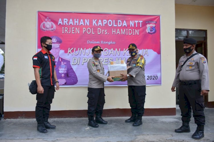 Kabiddokkes Polda NTT Serahkan Bantuan APD Kepada Polres Malaka