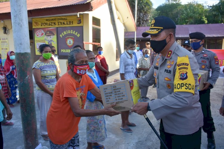 Kapolda NTT Beri Bantuan Sosial dan APD kepada Masyarakat Takari