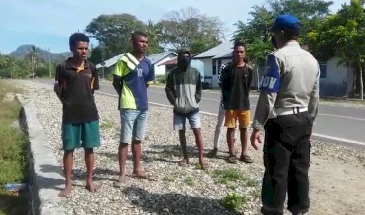 Rutin Patroli Jelang Hari Bhayangkara ke 74, Polsek Raihat Selipkan Pesan Protokol Kesehatan untuk Masyarakat