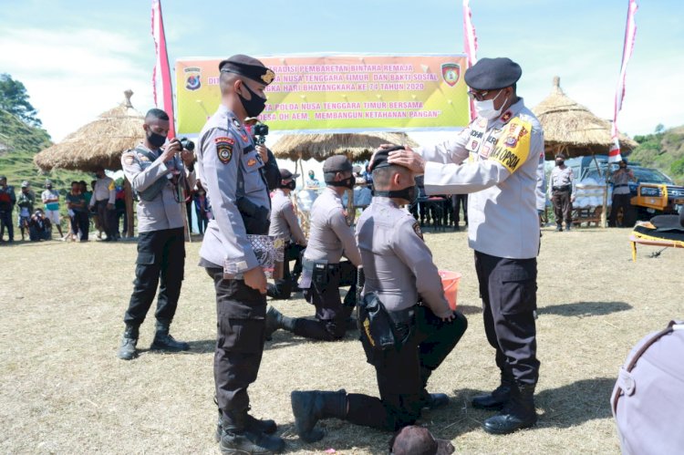 Tradisi Pembaretan Bintara Remaja Ditsamapta Polda NTT, Wakapolda NTT : Pemasangan Baret Sabhara Merupakan Tanda Memasuki Dunia Baru Sebagai Polisi Sejati