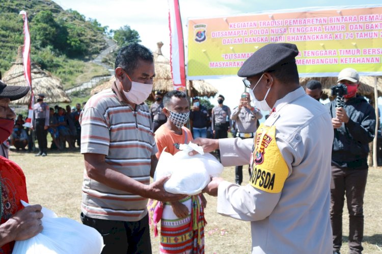 Tradisi Pembaretan Bintara Remaja Ditsamapta Polda NTT, Wakapolda NTT : Pemasangan Baret Sabhara Merupakan Tanda Memasuki Dunia Baru Sebagai Polisi Sejati