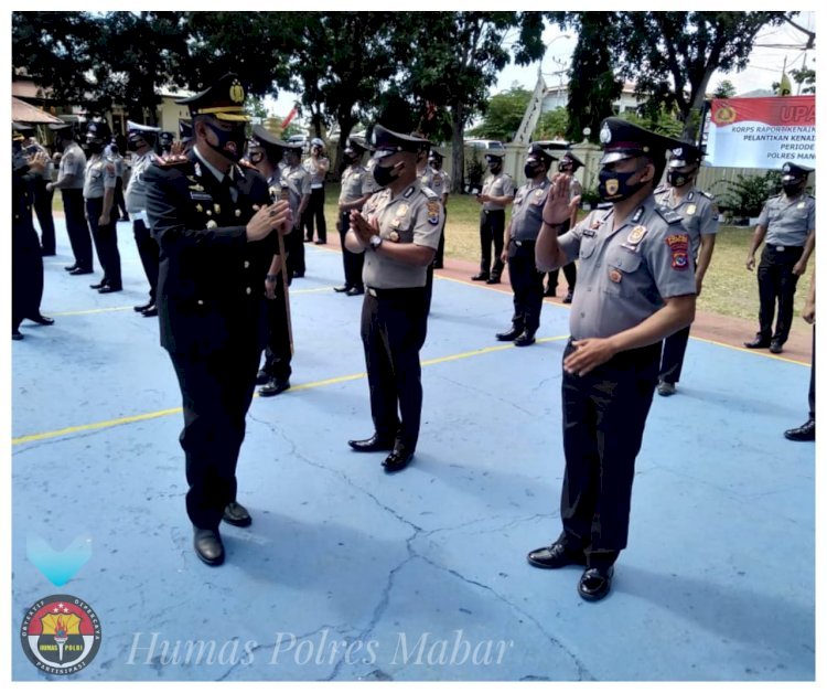 Kapolres Mabar Pimpin Upacara Kenaikan Pangkat 36 Personil Polres Mabar, 5 Personil Brimob dan 2 Personil Polairud