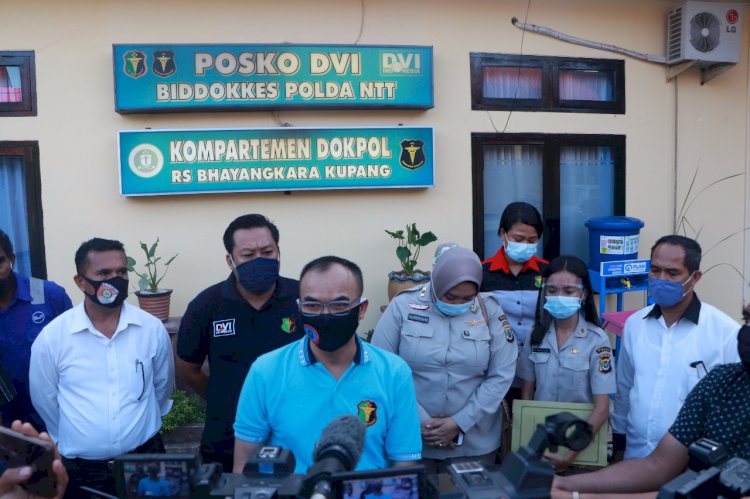 Tim DVI Biddokkes Polda NTT Berhasil Identifikasi Dua Jenazah Korban Laka Laut KM.Kasih 25 di Perairan Pukuafu