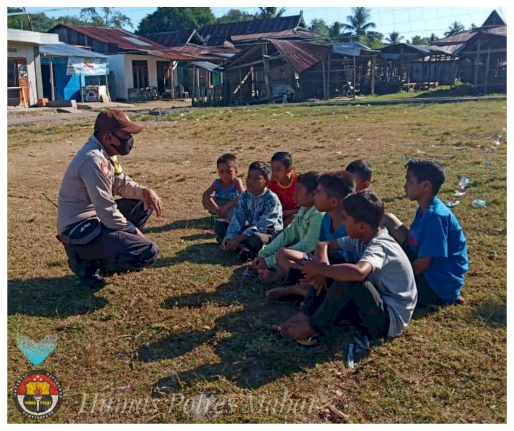 Fase New Normal, Bhabinkamtibmas Polsek Komodo Himbau Anak-Anak Untuk Rajin Belajar Dirumah