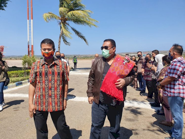 Irwasda Polda NTT Sambut Kedatangan Brigjen Pol. Drs. Ama Kliment Dwikorjanto, M.Si., di Bandara El Tari Kupang