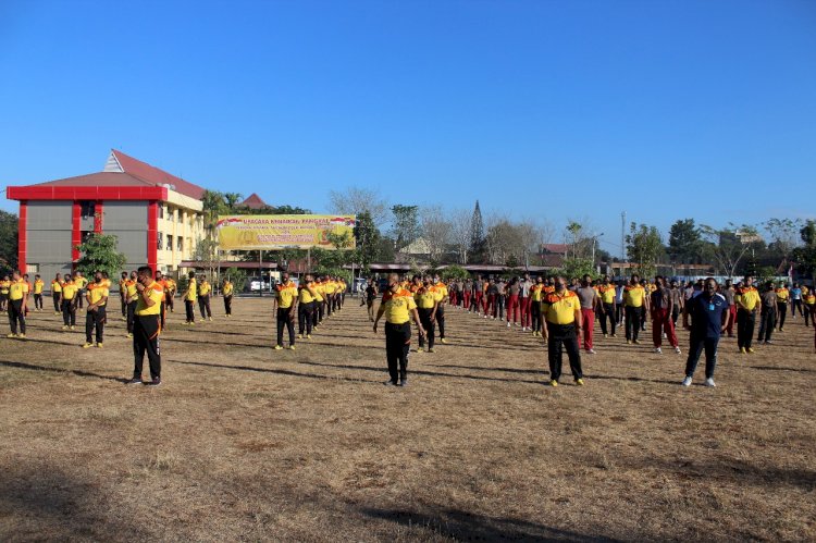 Pimpin Olahraga Pagi, Kapolda NTT Minta Anggota Polri Menjaga Kesehatan Dengan  Meningkatkan Kegiatan Olahraga