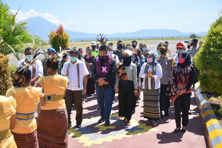 Tiba di Lembata, Kapolda NTT disambut Bupati dan Forkopimda Lembata