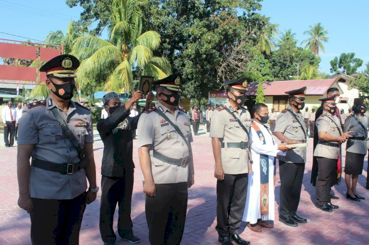 Kapolres Sumba Timur Pimpin Serahterima Jabatan Wakapolres, Kabag Ops dan Kabag Sumda Polres Sumba Timur