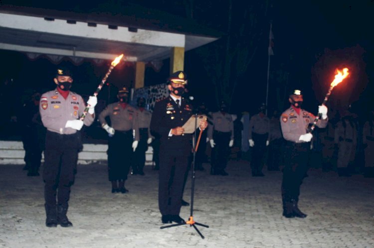 Kapolres Pimpim Apel Kehormatan dan Renungan Suci di TMP Umbu Ndawa Kareuk