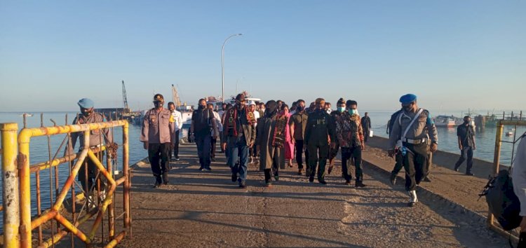 Tiba di Pulau Sabu, Kapolda NTT Disambut Oleh Forkopimda Kabupaten Sabu Raijua