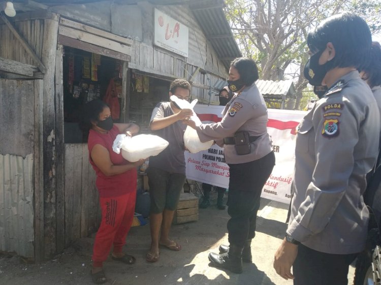 Peringati Hari Jadi Polwan ke 72, Polwan Polda NTT salurkan bantuan sembako dan masker