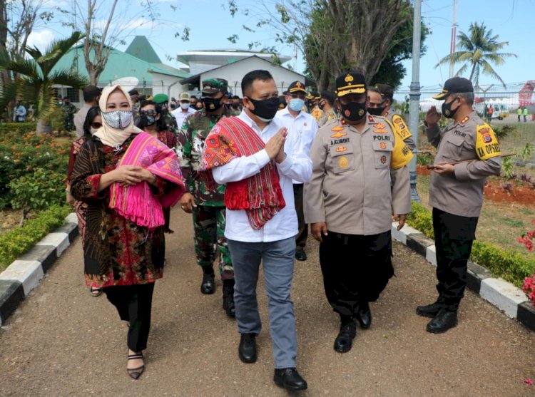 Tiba di Bandara El Tari Kupang, Kapolda NTT Disambut Dengan Sapaan Adat Natoni