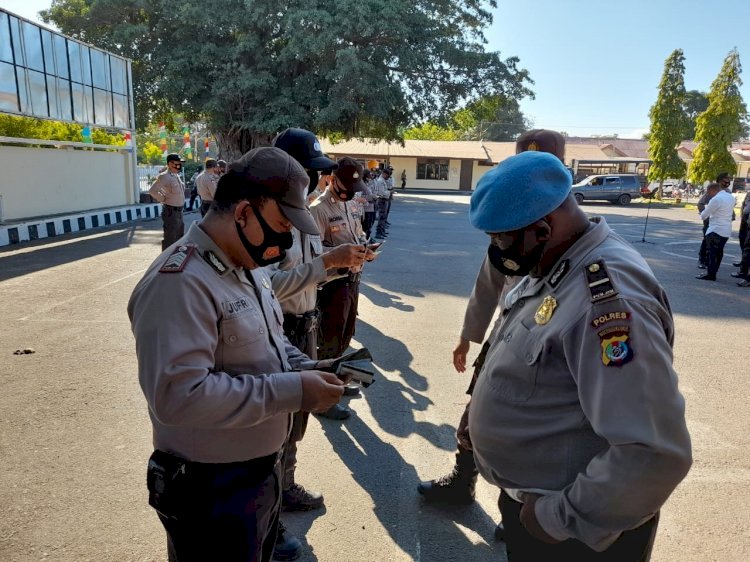 Propam Polres Sikka Lakukan Pemeriksaan Kelengkapan Diri Personil