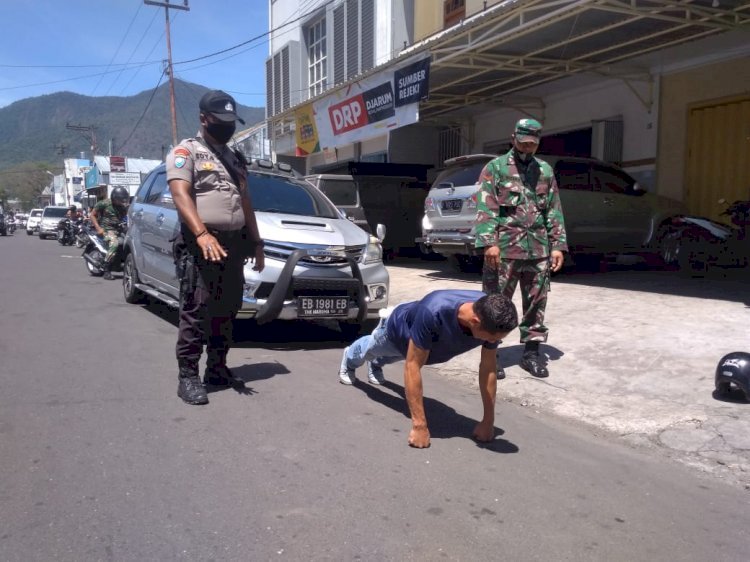 TNI-Polri Bersama Pemda Beri Sanksi Push-Up Bagi Warga Yang Tidak Menggunakan Masker