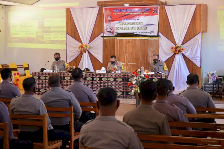 Tatap Muka Bersama Anggota Polres Sabu Raijua, Kapolda NTT Harap Anggota Mengetahui Karakteristik Wilayah dan Cara Bertindak