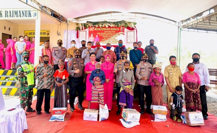 Peduli Kasih, Kapolres Belu dan Ketua Bhayangkari Kembali Gelar Aksi Sosial untuk Warga Terdampak Covid-19