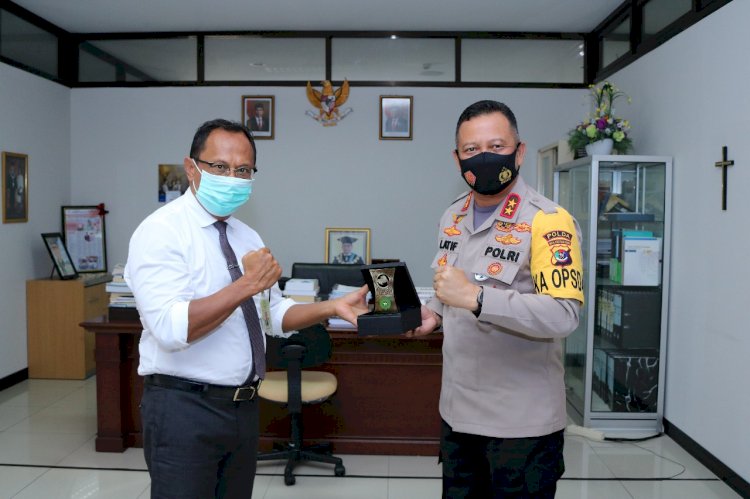 Jalin Kerja Sama Dalam Menjaga Kamtibmas, Kapolda NTT Silaturahmi Dengan Rektor Undana Kupang