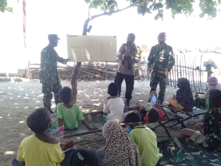 Brigpol Marsel B.W. Henukh Berikan Bimbingan Rutin Tentang Wasasan Kebangsaan Kepada Anak-Anak Pesisir Pantai Oeseli