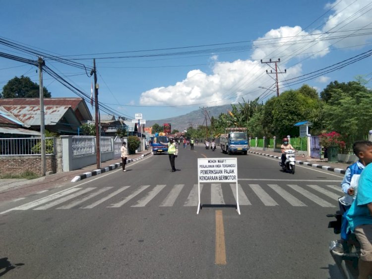 Satlantas Polres Alor Bekerjasama dengan UPT Pendapatan Kab. Alor dan TNI Gelar Operasi Gabungan