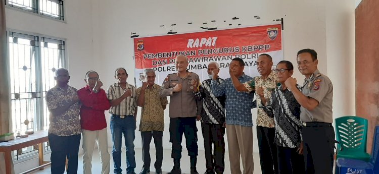 Kapolres Sumba Barat Daya Menerima Kunjungan Silaturahmi Keluarga Besar Purnawirawan Polri dan Keluarga Besar Putra Putri Polri