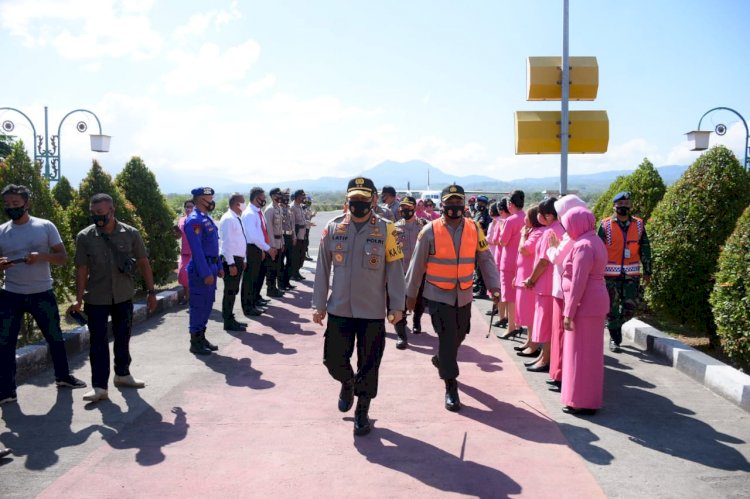 Tiba di Maumere, Kapolda NTT Disambut Hangat Oleh Kapolres Sikka