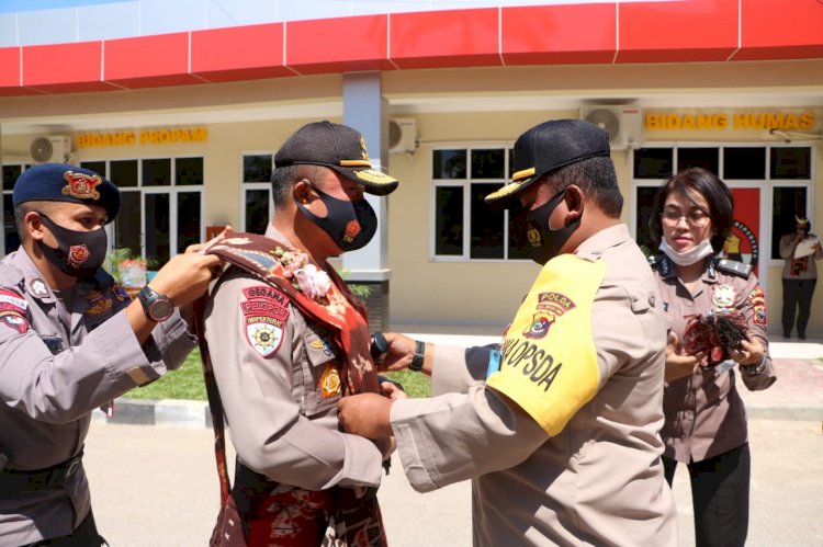 Kunker ke Mapolda NTT, Irwasum Polri Disambut Dengan Adat Sumba Oleh Wakapolda NTT