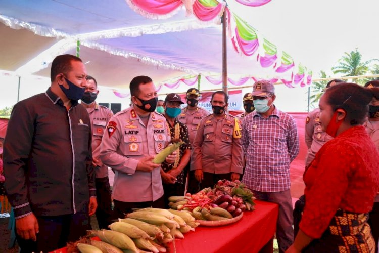 Kunjungan Kerja di Nagakeo, Kapolda NTT Resmikan Kampung Tangguh  di Kelurahan Mbay II