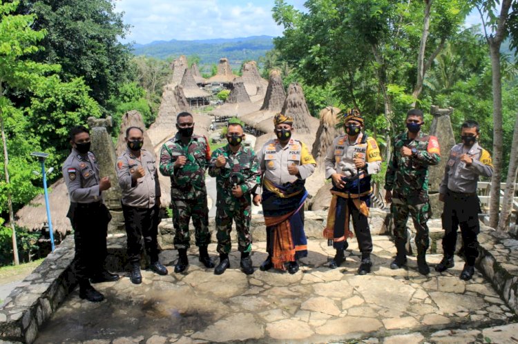 Kunjungan Kerja di Sumba Barat, Wakapolda NTT Resmikan Kampung Tangguh Nusantara Praijing