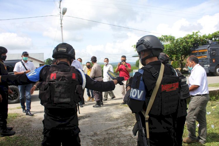 Bersama 90 Personel Gabungan, Kapolres Sumba Barat Pimpin Pengamanan Debat Terbuka