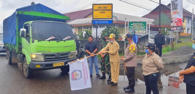 Distribusi Logistik Pilkada ke 12 Kecamatan Dikawal Personel Polres Manggarai