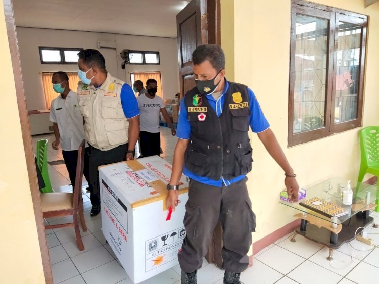 Polres Kupang Kawal Distribusi Vaksin Termin Kedua ke Gudang Instalasi Farmasi