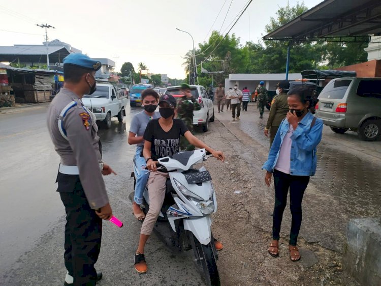 Tegagkkan Prokes, Personel Gabungan TNI POLRI dan POLPP Gelar Ops Yustisi