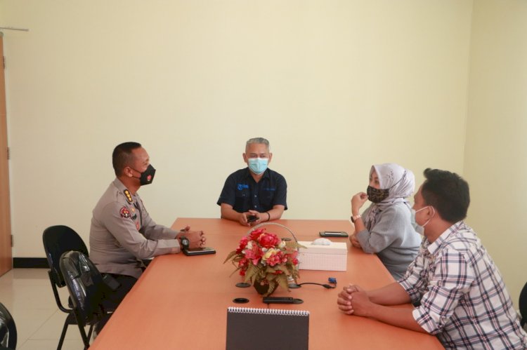 Upaya Membangun Kemitraan dengan Media, Kabidhumas Sambangi Kantor Pos Kupang