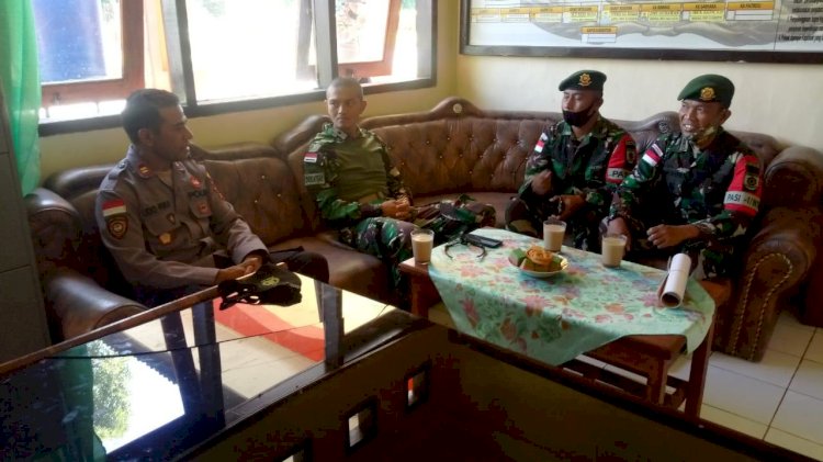 Kapolsek Miomafo Barat Sambut Silahturahmi Perdana Danyon Armet 3/6 Kostrad Pamtas RI-RDTL