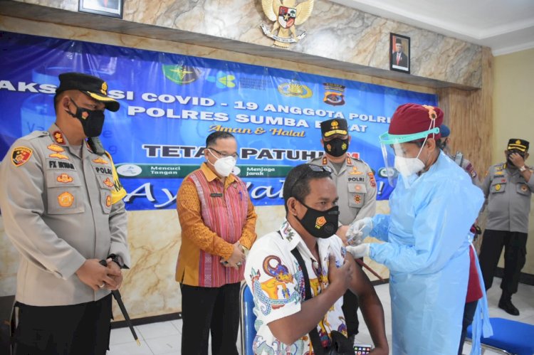 Kapolda NTT Pantau Langsung Pelaksanaan Vaksinasi di Polres Sumba Barat