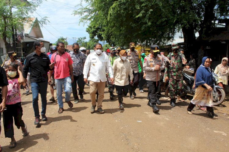 Kapolda NTT Dampingi Menteri Sosial RI Tinjau Langsung Lokasi Bencana di Flotim