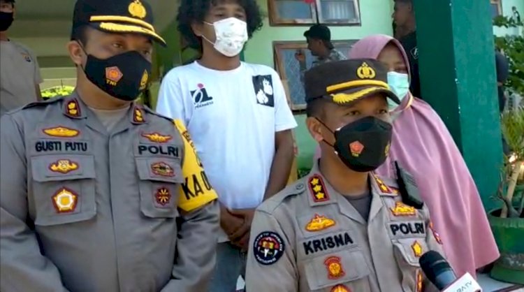 Wujud Polri Peduli, Kabidhumas Polda NTT dan Kapolres Flotim Salurkan Batuan Polri kepada para Pengungsi