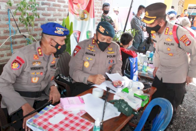 Anggota Brimob Bersama Polair Disiagakan di Lokasi Bencana di NTT Hingga Kondisi Pulih