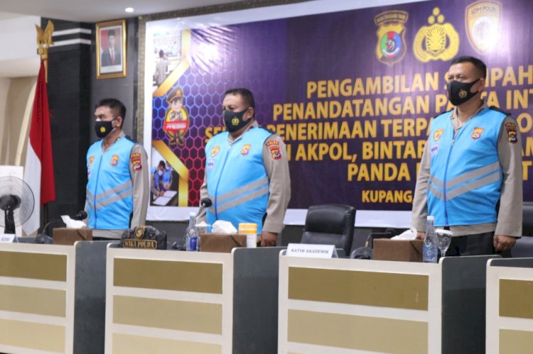 Wakapolda NTT Pimpin Pengambilan Sumpah dan Penandatanganan Pakta Integritas Penerimaan Calon Anggota Polri T.A. 2021