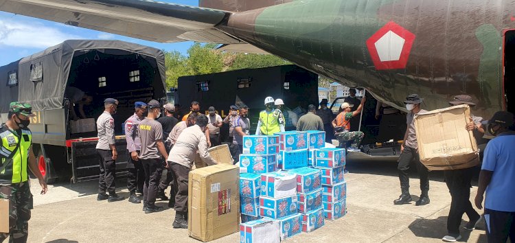 Bantuan Sosial Sebanyak 27 Ton dari Polda Bali Tiba di Kupang