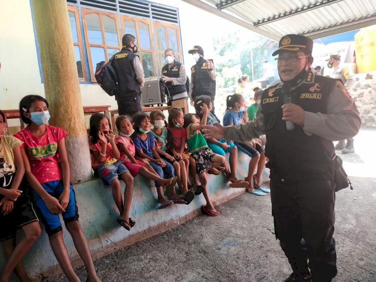 Polri Kembali Hadirkan Trauma Healing Untuk Korban Bencana Alam di Desa Nelelamadike