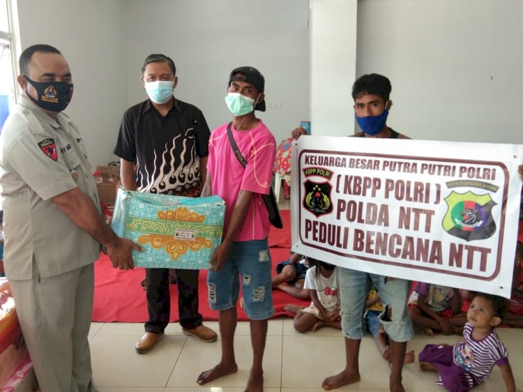 Polda NTT Kembali Beri Paket Peduli Bencana di Tempat Ibadah