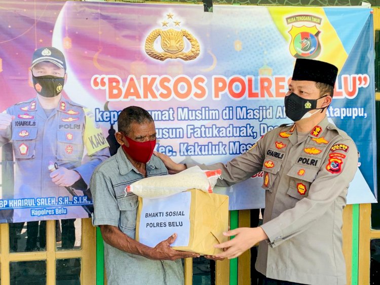 Bantu Masyarakat di Tengah Pandemi Covid 19, Kapolres Belu Beri Bantuan Sosial