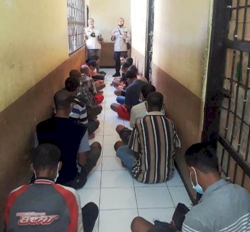 Pulihkan Mental, Anggota Polda NTT Beri Siraman Rohani Kepada Para Tahanan